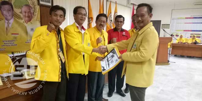 Irwan-ketika-menerima-berka