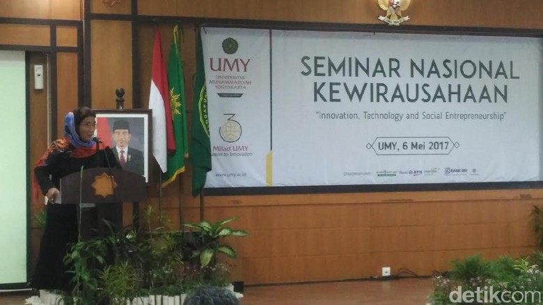 Menteri Perikanan Susi Pudjiastuti saat menyampaikan materi dalam seminar kewirausahaan