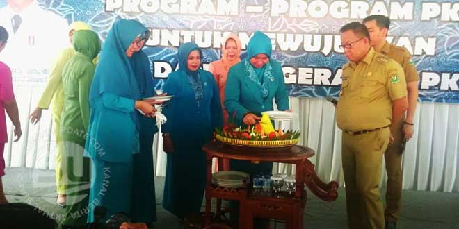 Potong-Tumpeng