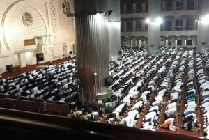 massa-aksi-memadati-masjid-istiqlal-jumat-5-5