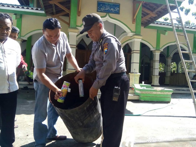 Petasan yang diamankan dari balon udara