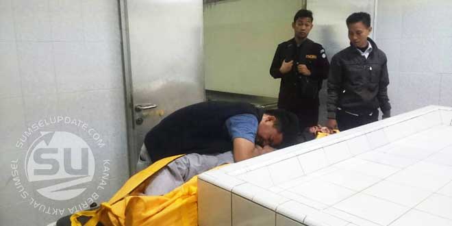Salah-seorang-kerabat-alm-F