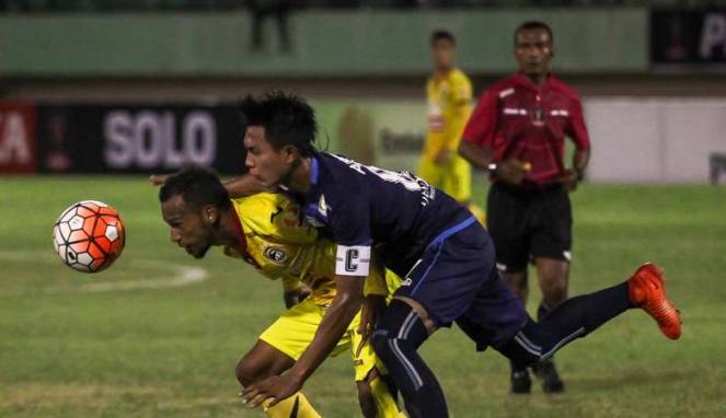 58b33116549c6-laga-arema-fc-vs-sriwijaya-fc-dipimpin-wasit-abdul-rahman-salasa_663_382