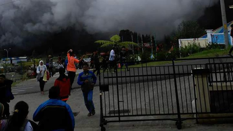 Kawah Sileri Meletus