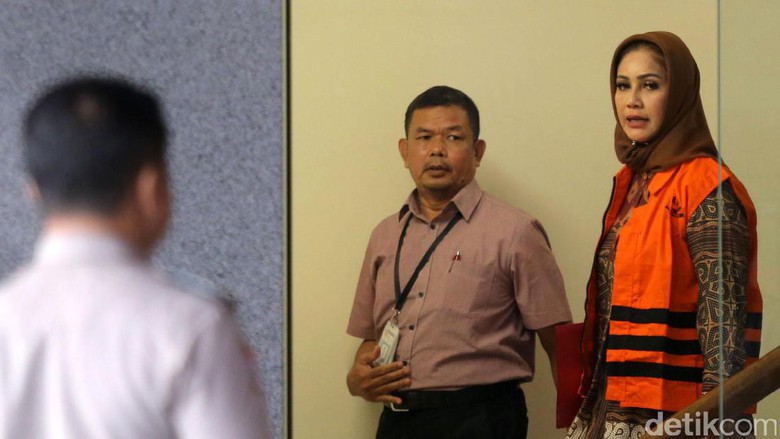 Bunda Sitha saat ditahan KPK