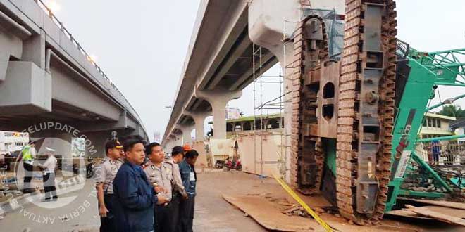 Crane-LRT-Roboh