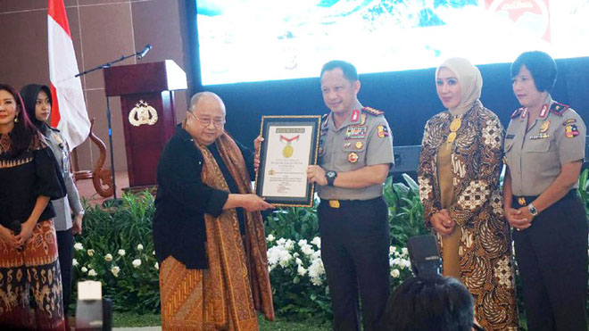Kapolri menerima anugerah Muri