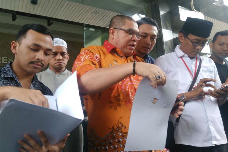 Ketua Tim Hukum Eggi Sudjana, Razman Arif Nasution melaporkan pencatutan nama kliennya di kelompok Saracen ke Bareskrim Polri, Senin