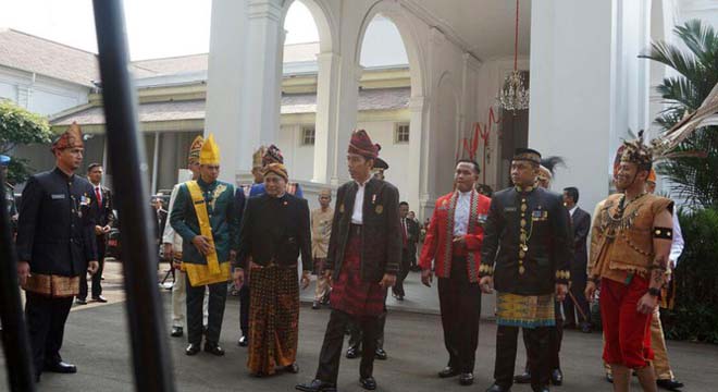 Presiden Jokowi dikawal paspampres yang tak beralas kaki