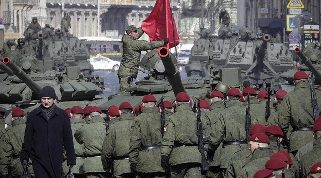 067548800_1493692667-Russia_Parade_Rehears_Hand