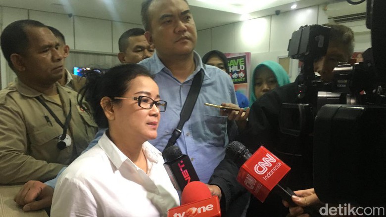 Miryam setelah diperiksa Polda Metro Jaya