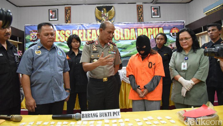 Polisi menangkap pengedar Pil PCC di Papua
