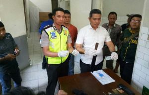 Polisi tunjukkan barang bukti