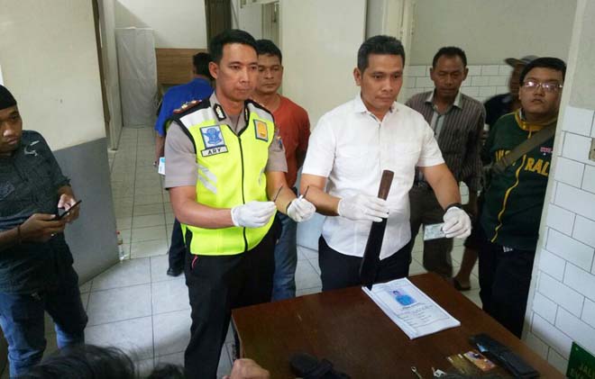 Polisi tunjukkan barang bukti