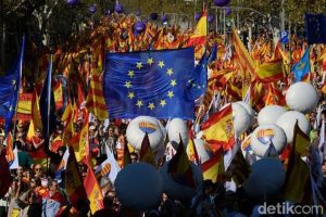 Demonstrasi Pro Persatuan Spanyol di Ibu Kota Catalonia, Barcelona