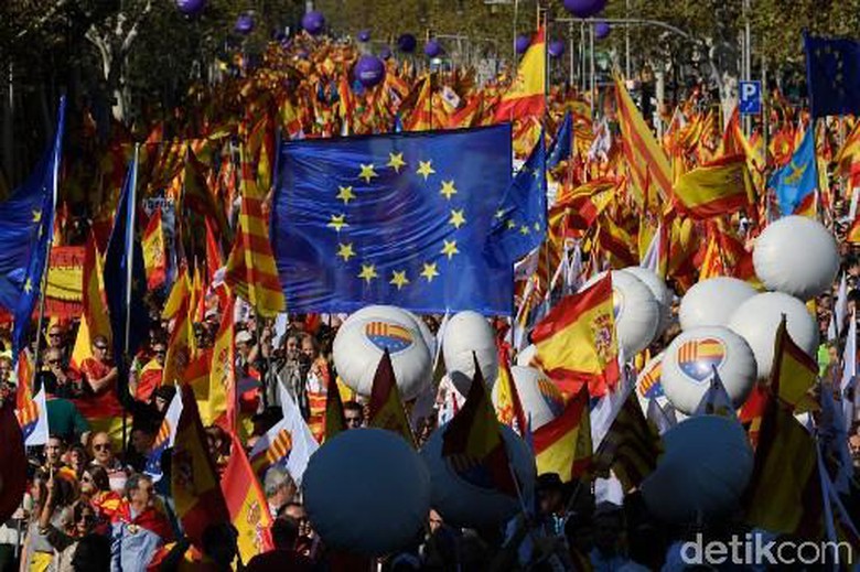Demonstrasi Pro Persatuan Spanyol di Ibu Kota Catalonia, Barcelona