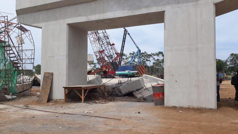 Girder Flyover yang ambruk