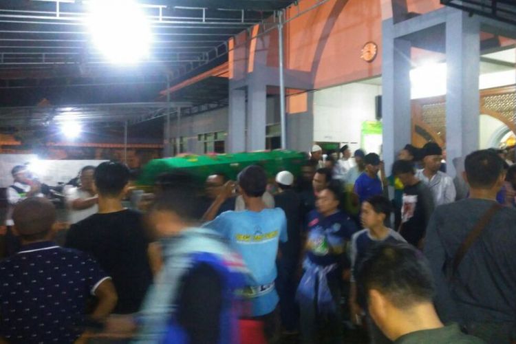 Jenazah kiper Persela Lamongan Choirul Huda akan langsung dimakamkan pada Minggu malam.