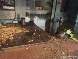 Kondisi Kantor Mendagri yang dirusak massa