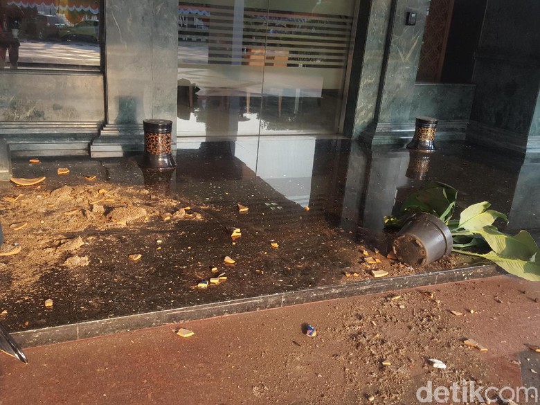 Kondisi Kantor Mendagri yang dirusak massa