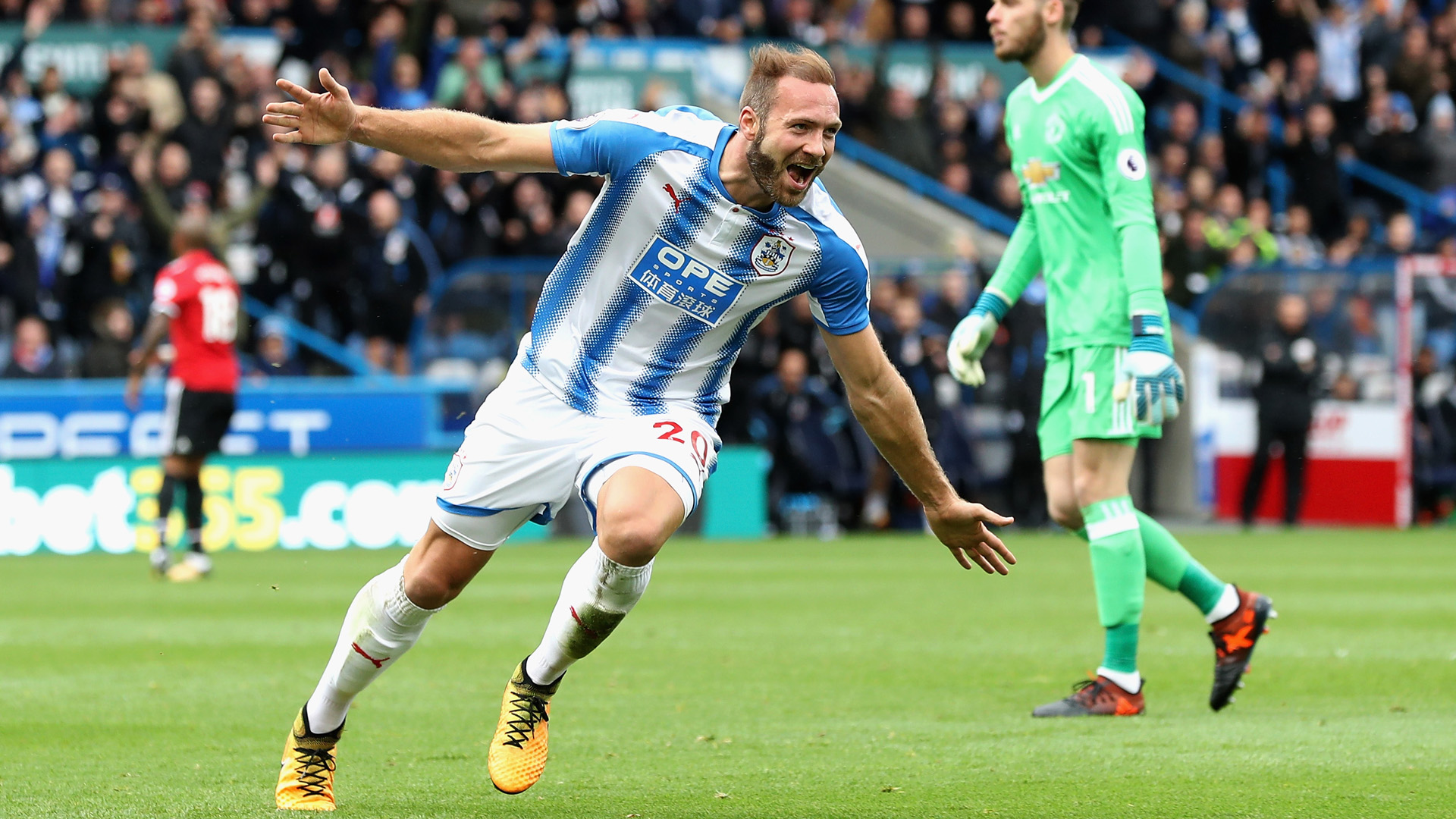 Huddersfield Town v Manchester United - Premier League