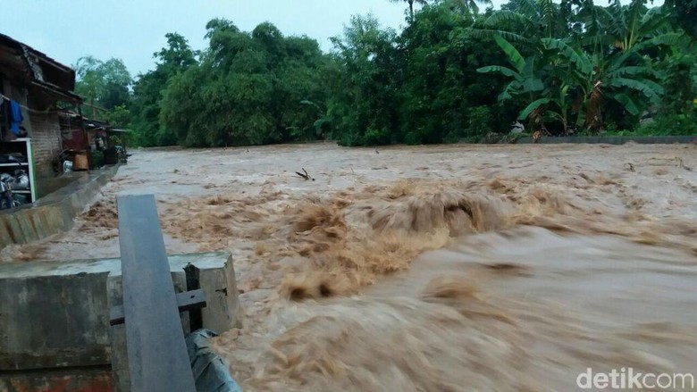 Arus Sungai Beringin di Mangkang Wetan, Semarang