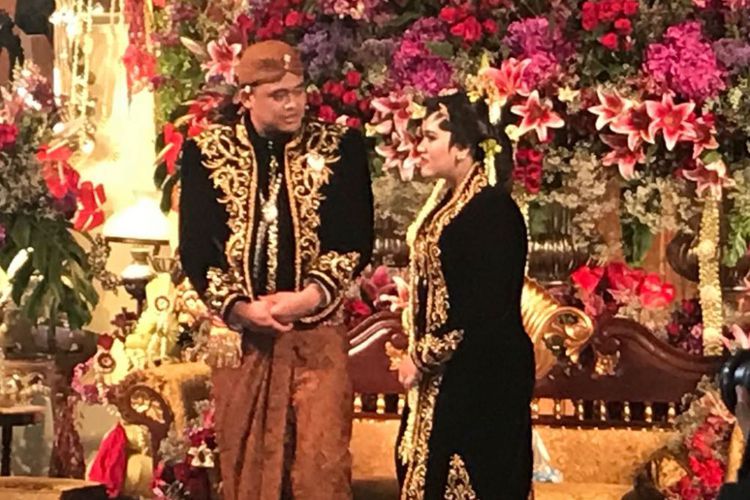 Pengantin Bobby Afif Nasution dan Kahiyang Ayu