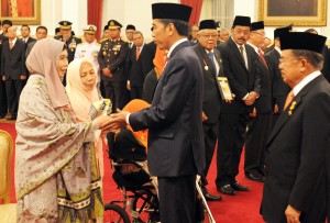 Presiden beri ucapan selamat kepada ahli waris penerima GelarPahlawan-Humas setkab