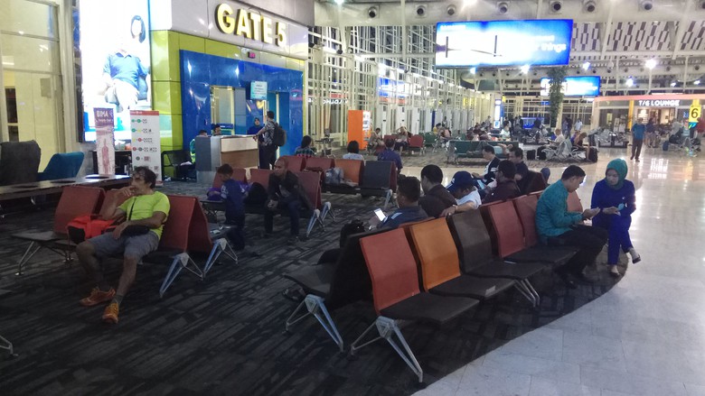 Suasana Bandara Sultan Hasanuddin