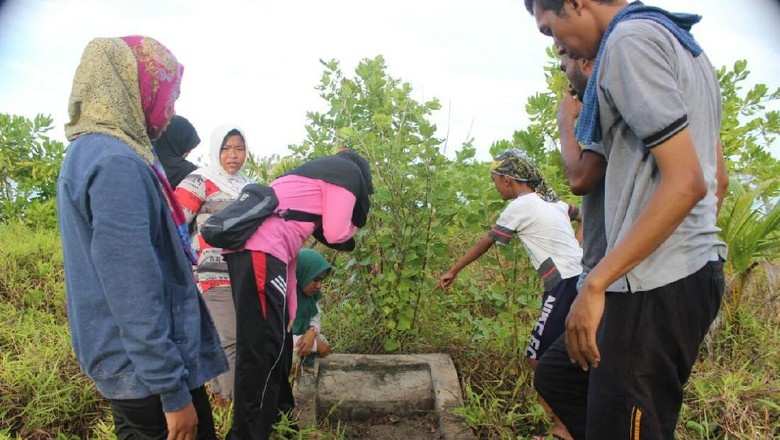 Aksi pembersihan kuburan massal di Aceh Singkil