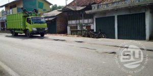 Jalan-Ujan-Mas-Rusak-1