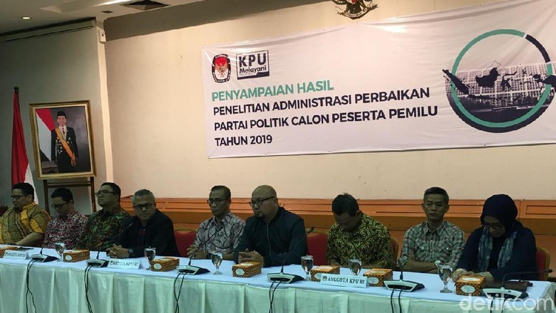 KPU memberikan keterangan terkait 7 parpol yang tidak lolos verifikasi faktual