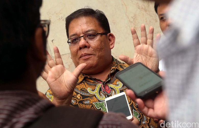 Komisioner Ombudsman, Adrianus Meliala