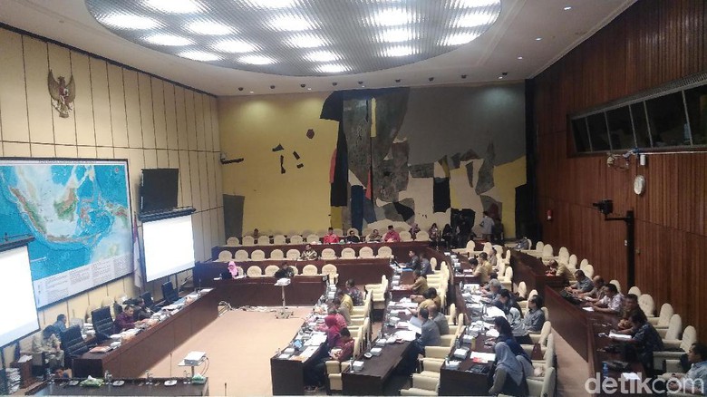 Rapat Komisi II DPR dengan KPU