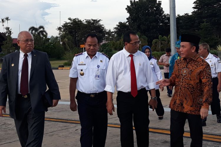 Menteri Perhubungan (Menhub) Budi Karya Sumadi bersama Gubernur Kalimantan Tengah Sugianto Sabran