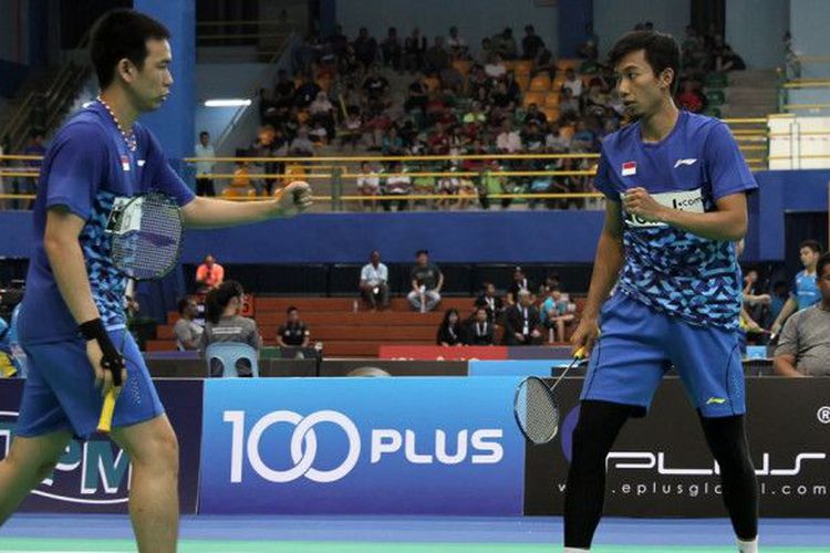 Pasangan ganda putra Nasional Rian Agung Saputro (kanan) dan Hendra Setiawan
