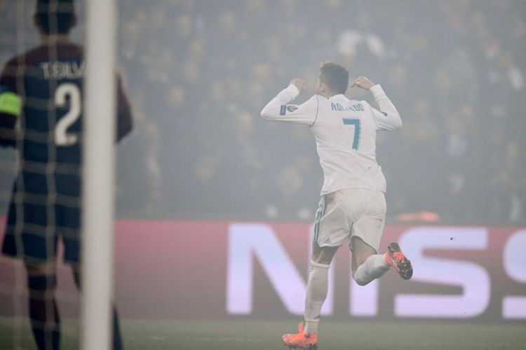 Cristiano Ronaldo merayakan gol pertama Real Madrid ke gawang PSG