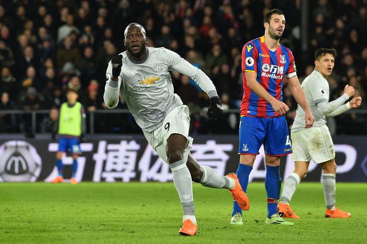 Romelu Lukaku merayakan gol penyama kedudukan Manchester United ke gawang Crystal Palace