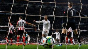 Cristiano Ronaldo menyamakan skor untuk Real Madrid di menit-menit akhir