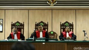 Majelis hakim sidang gugatan cerai Ahok-Vero