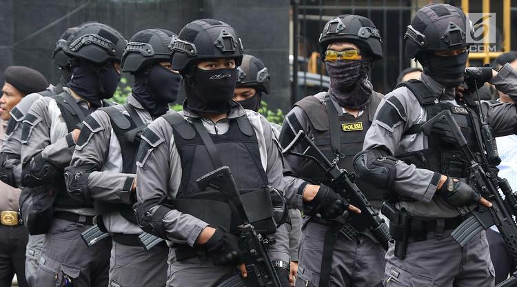 032937600_1527225753-20180525-Polisi-Bersenjata-Jaga-Sidang-Kasus-Teror-Bom-Thamrin-ANTONIUS-4