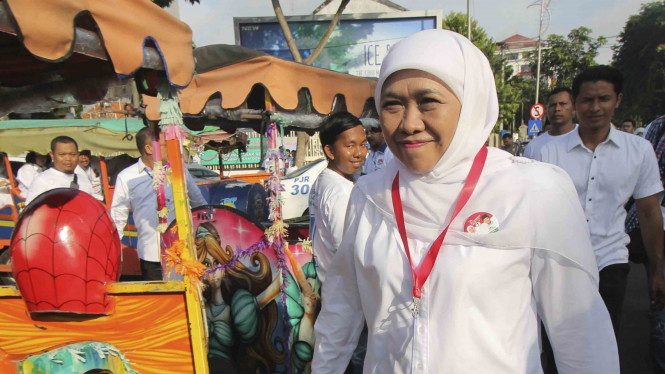 5a8a71d2b05c3-calon-gubernur-jatim-khofifah-indar-parawansa-kanan_665_374