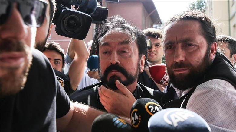 Adnan Oktar alias Harun Yahya saat ditangkap polisi Turki pada 11 Juli