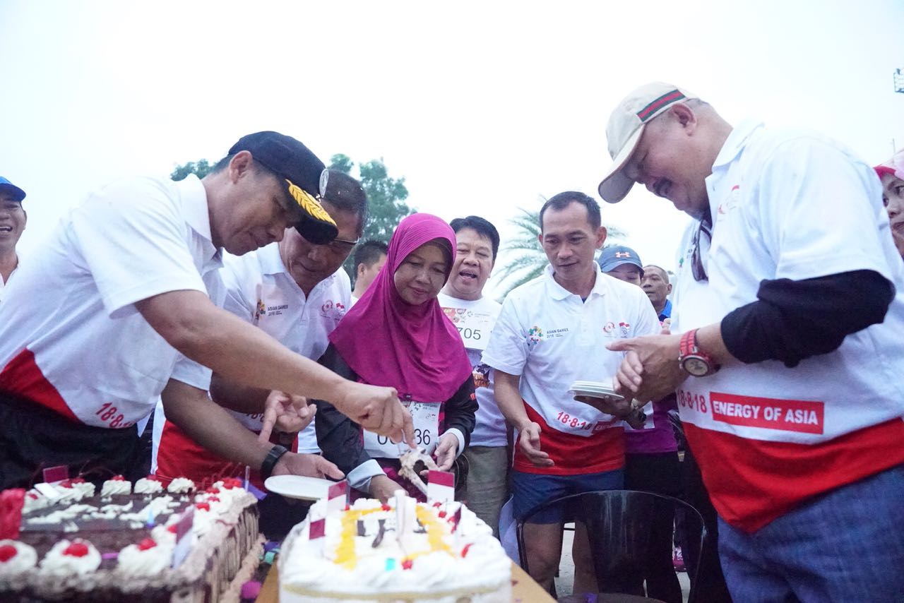 Gubernur Sumsel H Alex Noerdin saat membuka Fun Run Asian Games di JSC Palembang