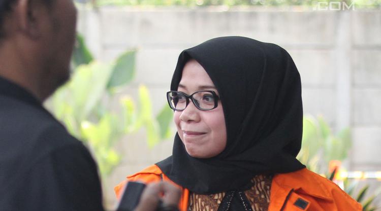 045359500_1534309069-Eni-Maulani-Saragih5