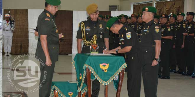 Terima Jabatan (Sertijab) Kepala Perbekalan dan Angkutan (Kabekang) Kodam II/Swj dari Kolonel Cba Rommy Tuwaidan, kepada Letnan Kolonel Benny Mutiha Tampubolon, Senin (10/9/2018) di Gedung Sudirman, Makodam II/Swj.