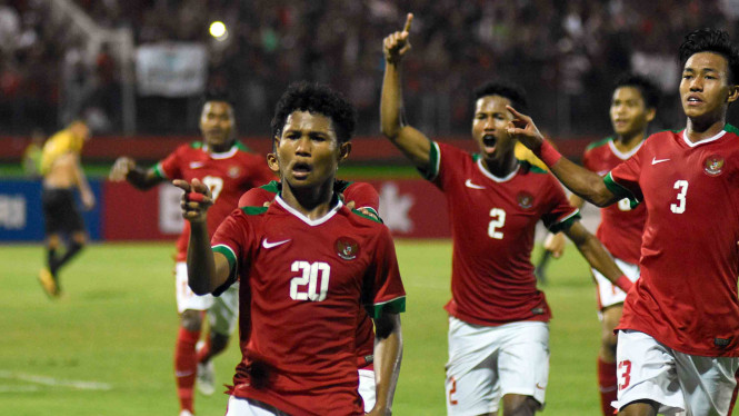 5b6d3915a0012-pesepak-bola-indonesia-u-16-amirudin-bagus-kahfi-alfikri-kiri-melakukan-selebr_665_374
