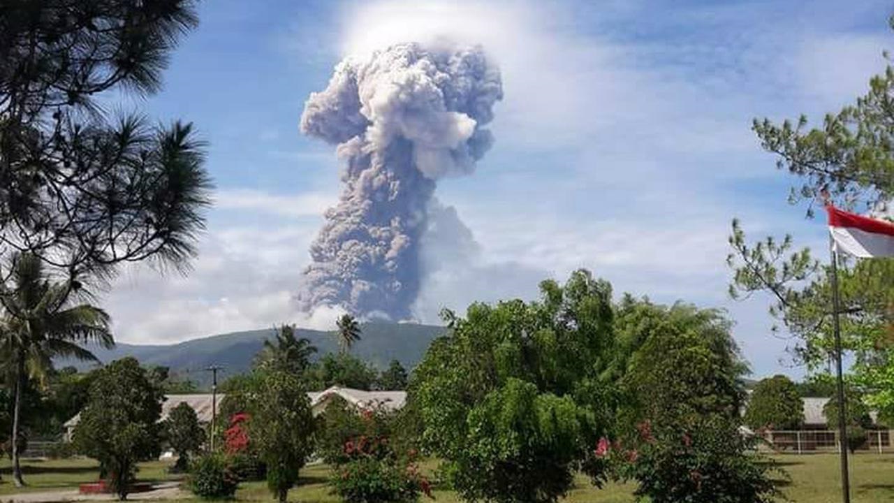 Gunung Soputan di Sulawesi Utara Meletus