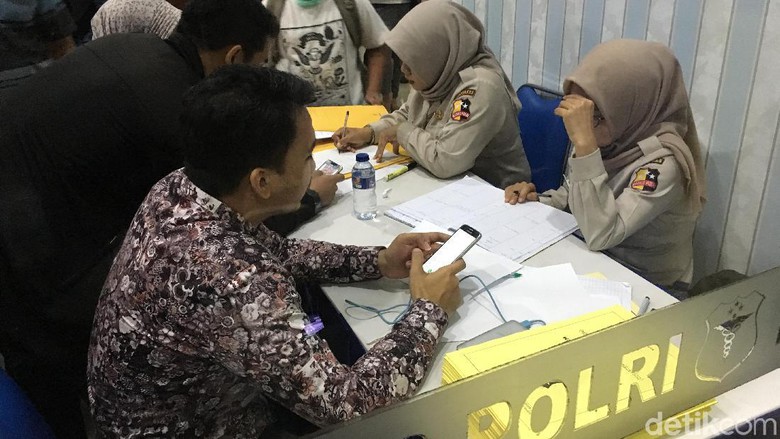 Keluarga korban penumpang Lion Air mendatangi RS Polri