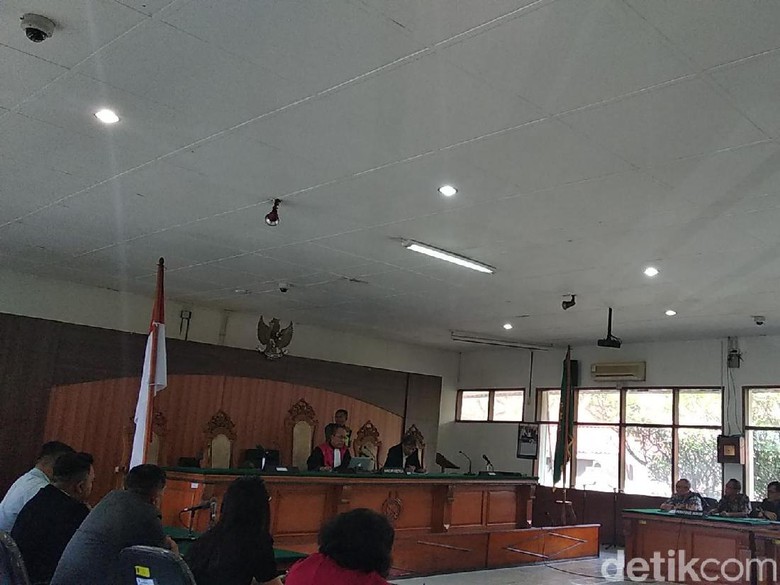 Suasana sidang praperadilan SP3 Habib Rizieq di PN Bandung
